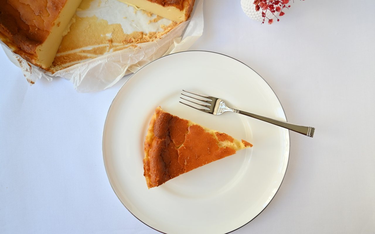 Round San Sebastián cheesecake with a deeply browned top and creamy center