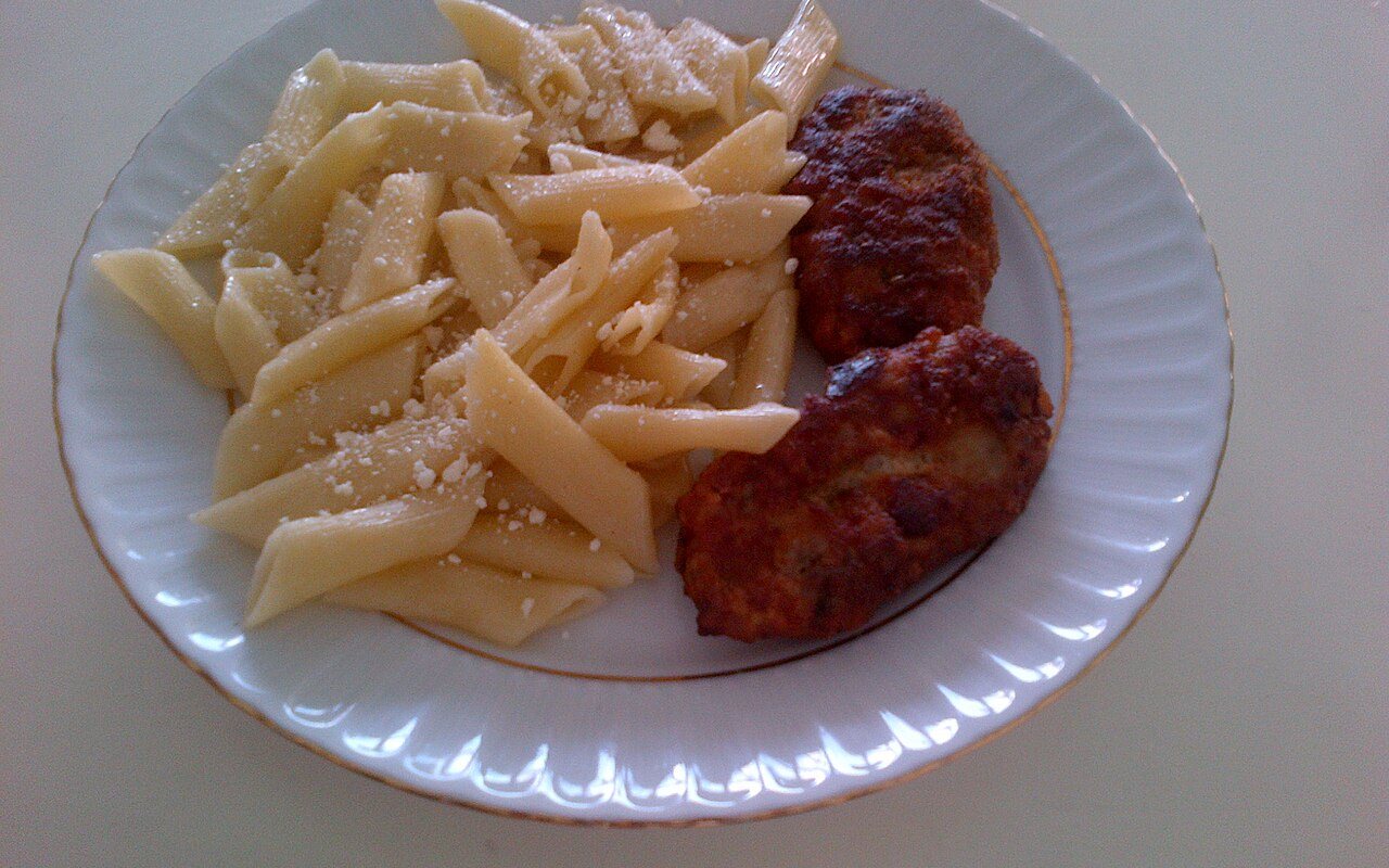 Golden fried Turkish beef-and-rice patties on a plate