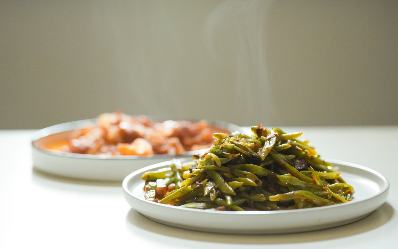Olive-oil braised green beans with tomatoes and onions