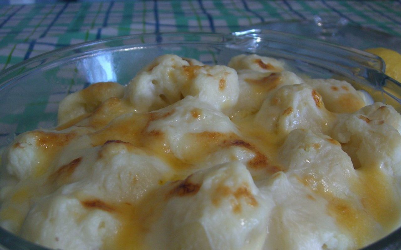 Cauliflower gratin with a browned melted-cheese crust in a baking dish
