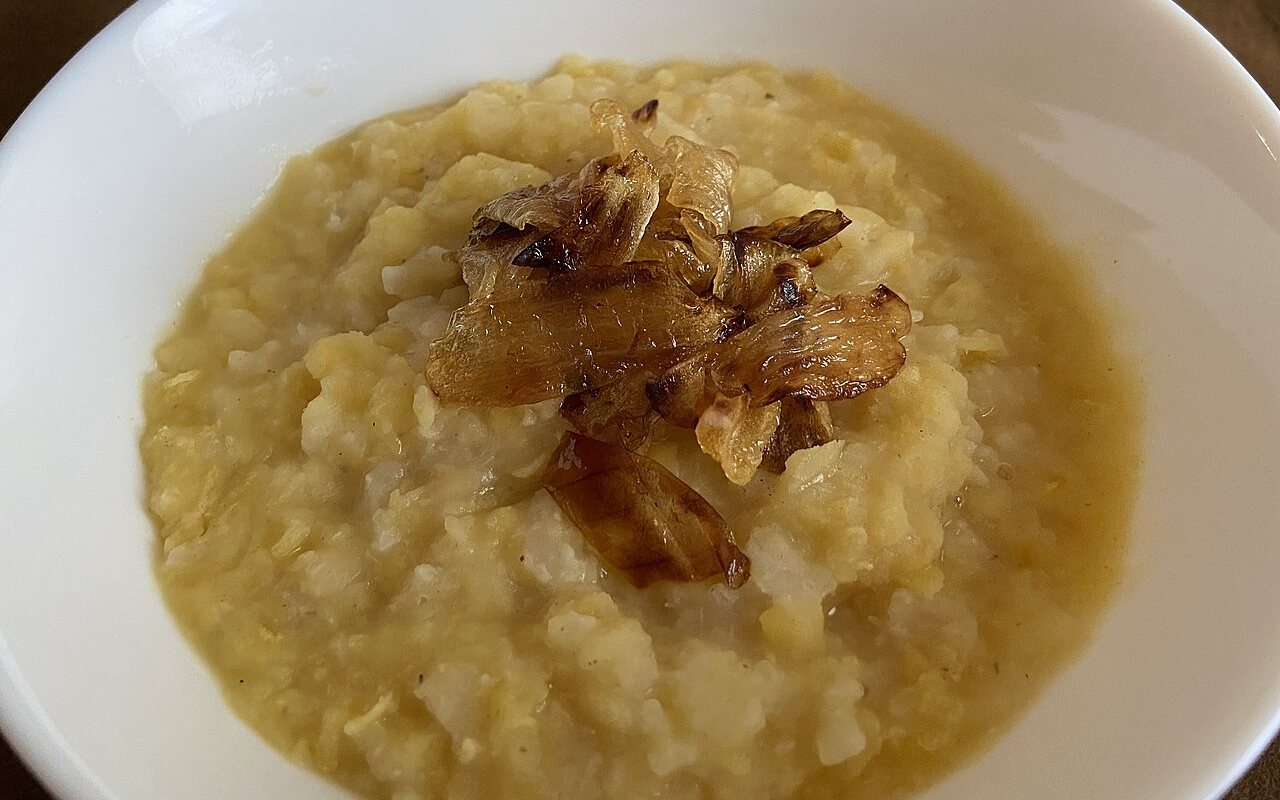 Müceddere lentil rice and bulgur pilaf topped with caramelized onions